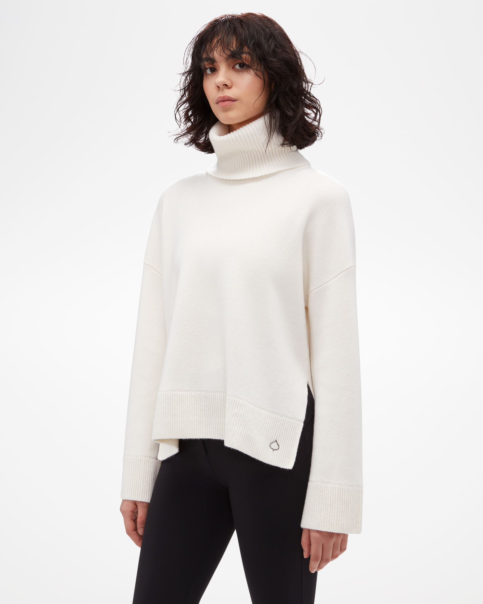 Women's ASPENX Relaxed Cashmere Turtleneck White Front